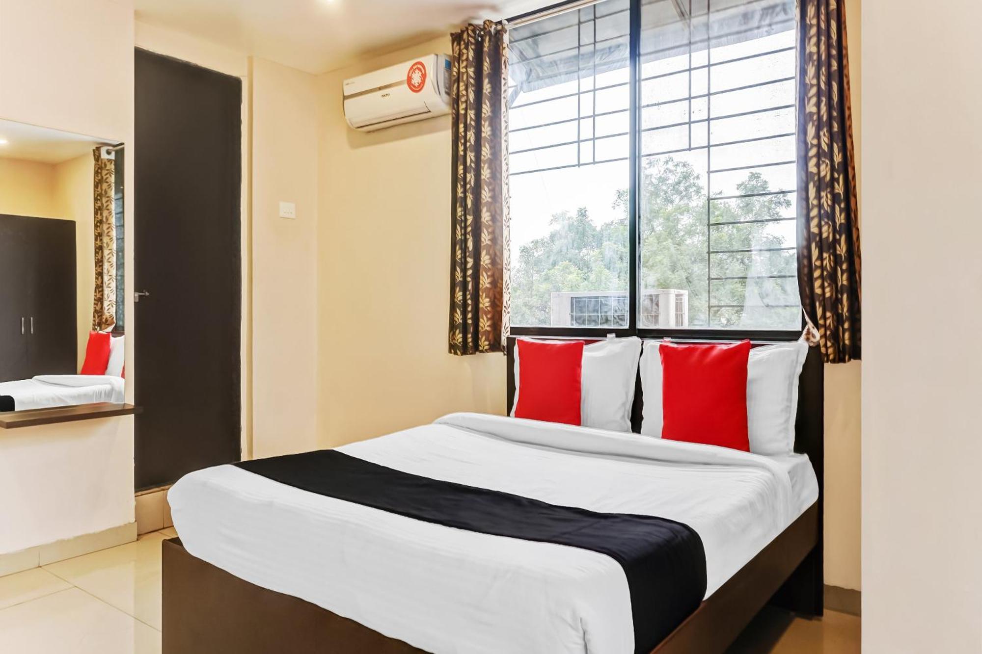Hotel O Log Inn Plaza Near Eon It Park Pune Exteriör bild