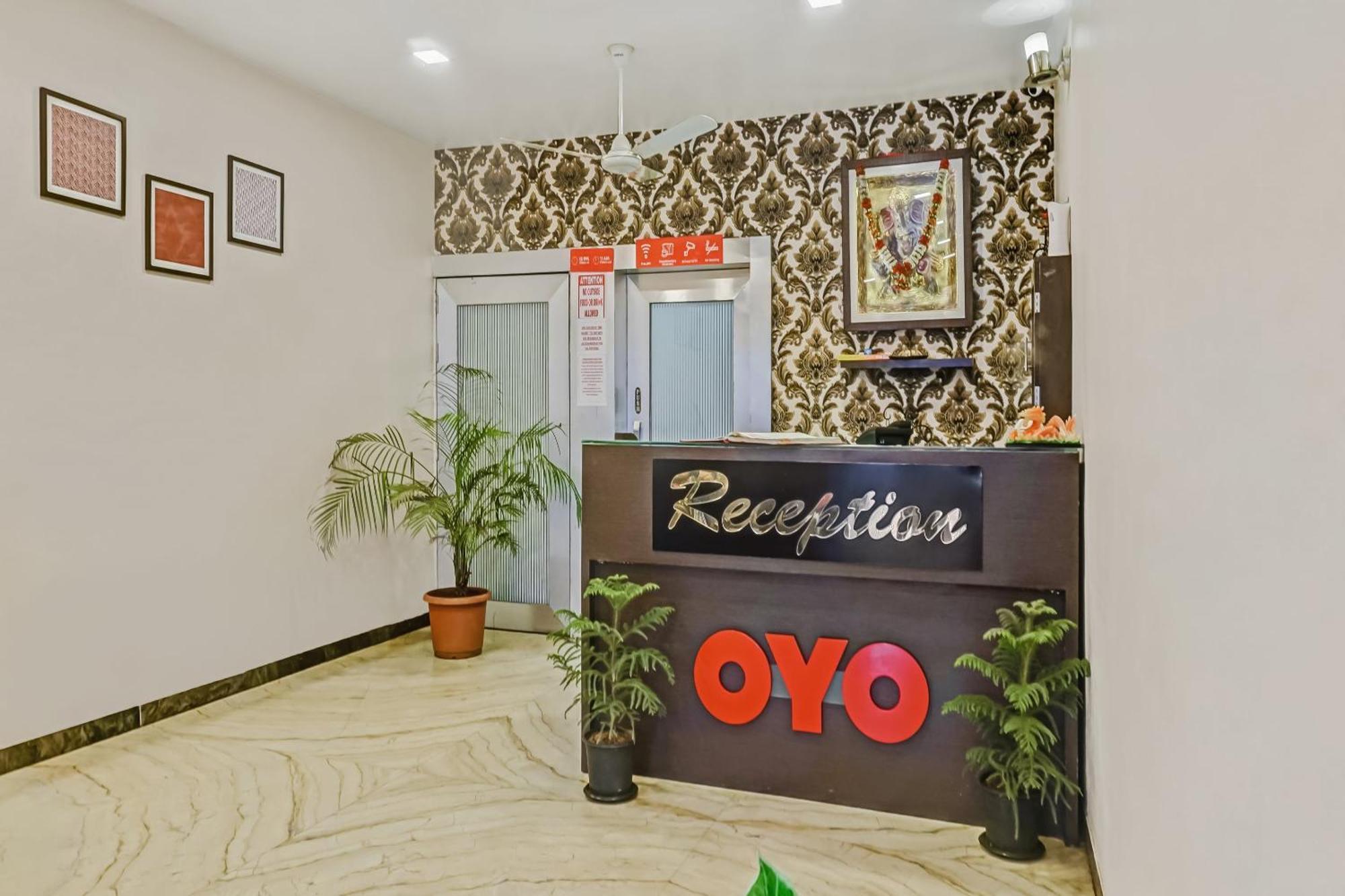 Hotel O Log Inn Plaza Near Eon It Park Pune Exteriör bild