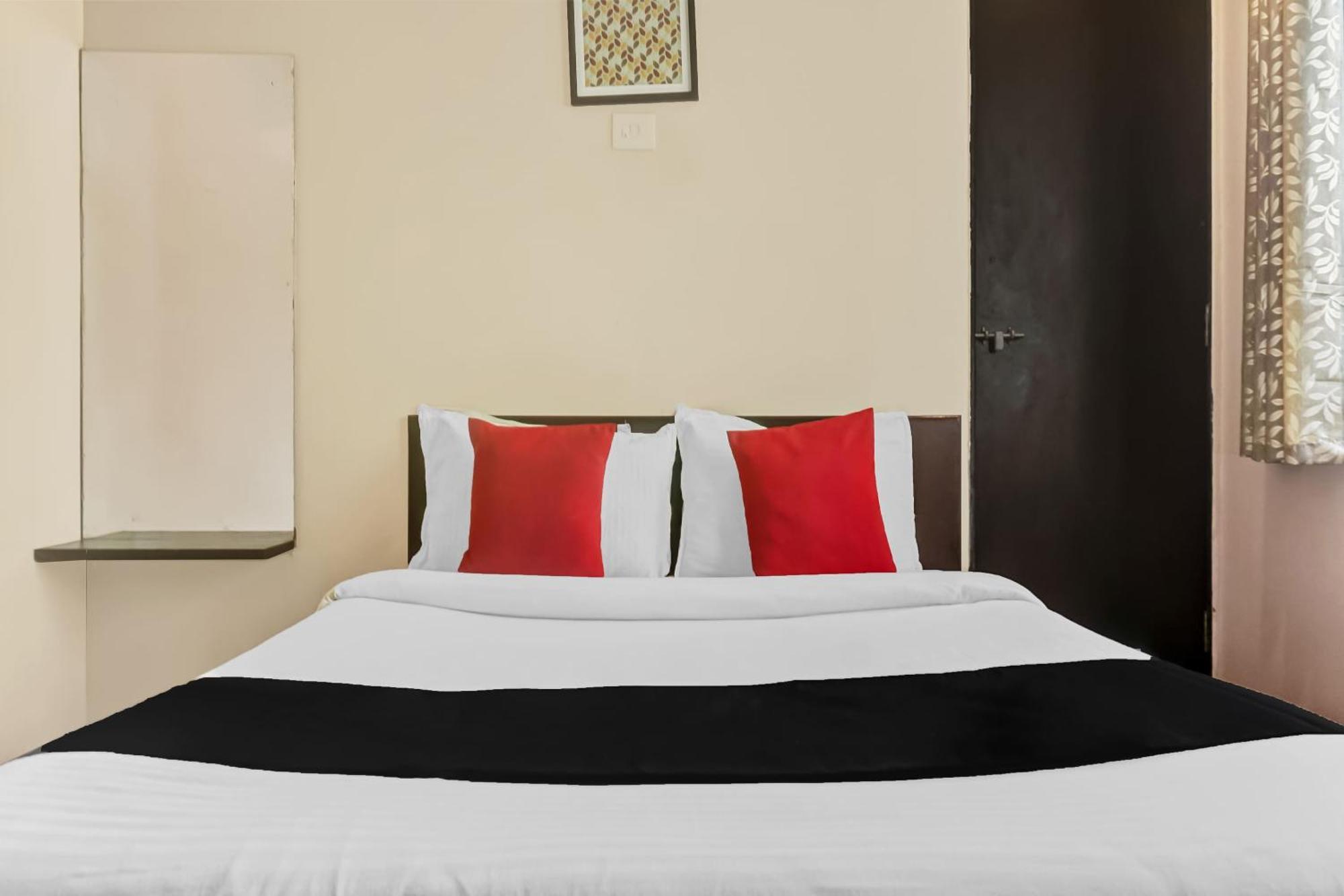 Hotel O Log Inn Plaza Near Eon It Park Pune Exteriör bild