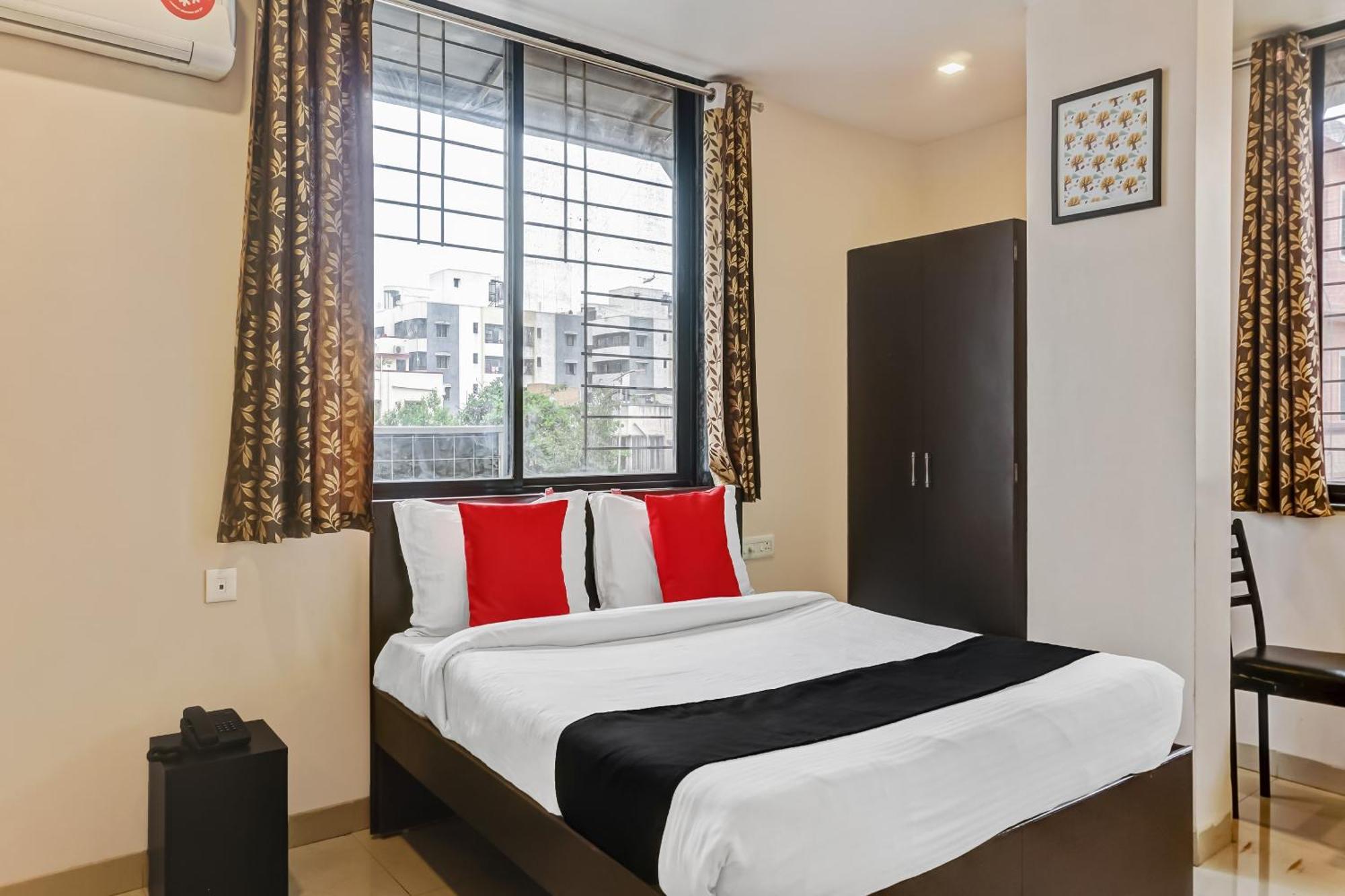 Hotel O Log Inn Plaza Near Eon It Park Pune Exteriör bild